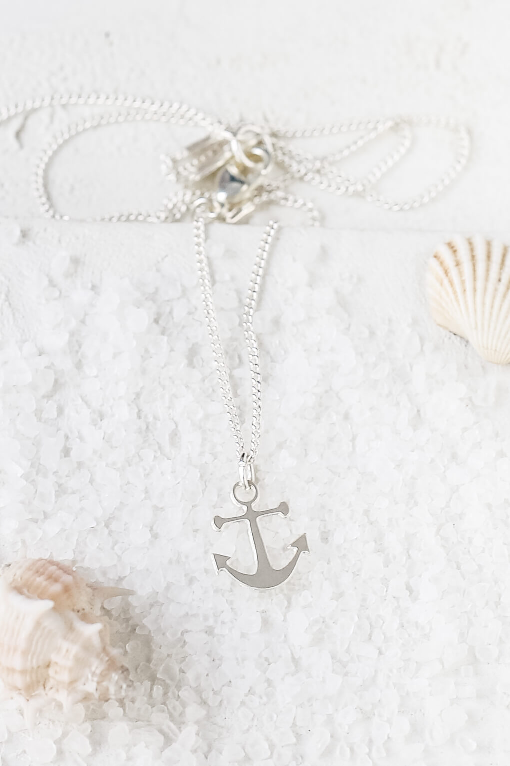 116712-Tiny Anchor Necklace-3