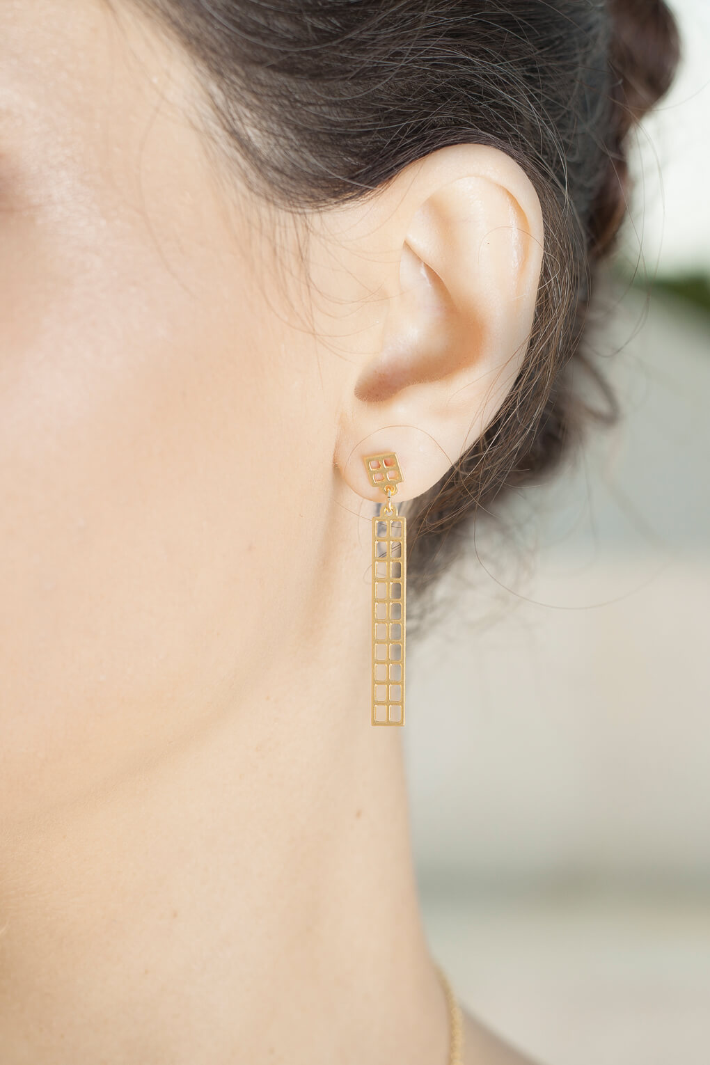 397992-Long Manhattan Post Earrings-3