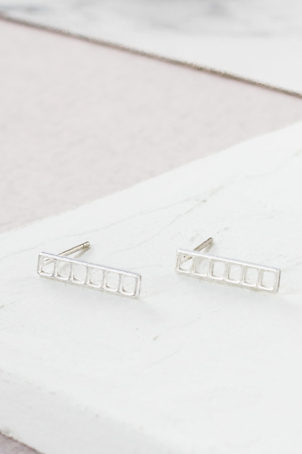 398082-Short Manhattan Post Earrings-3