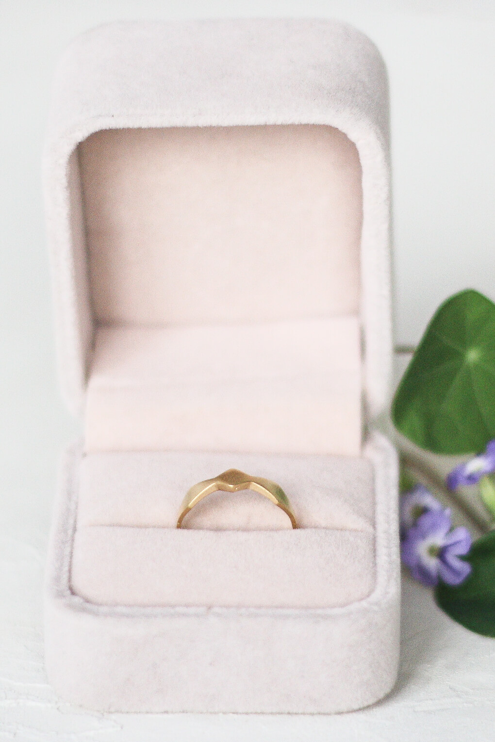 903914-14k Gold Thin Bow Ring-1
