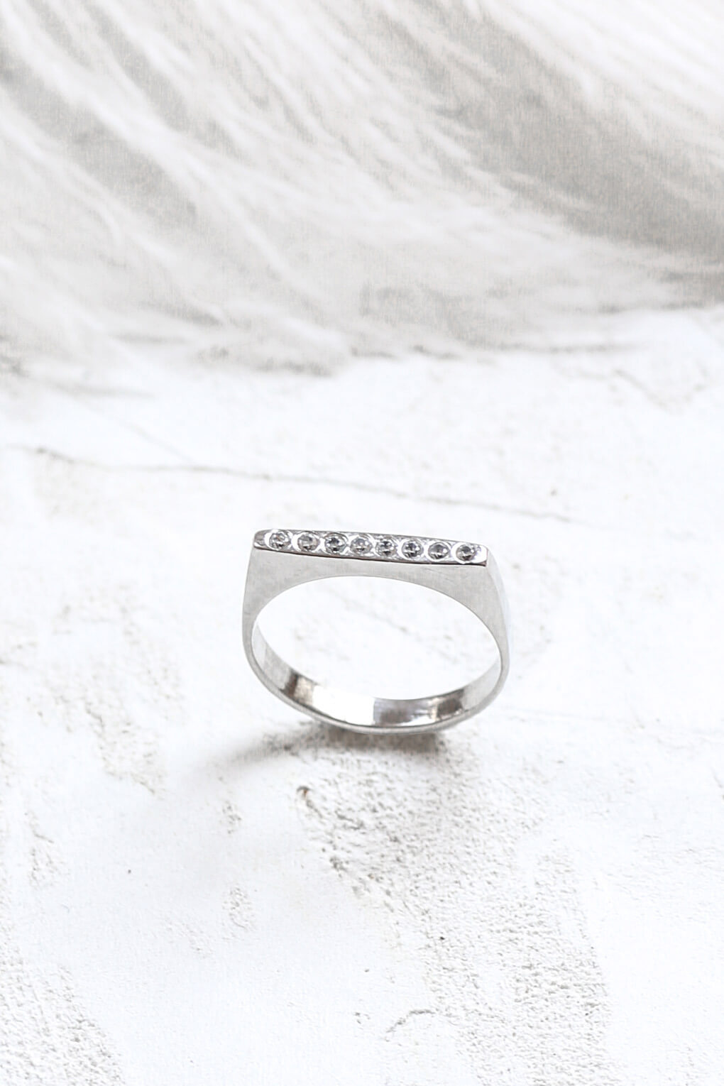 thin signet 8 diamond ring (3)