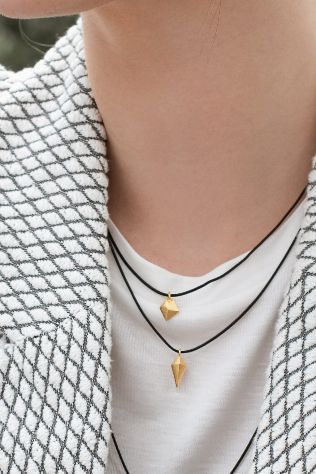 0122602-Noir Necklace-2